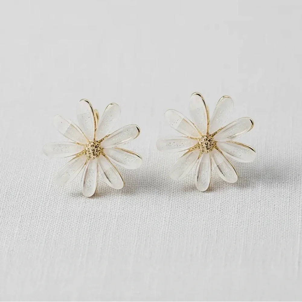 Daisy Crystal Stud Earrings (2712)